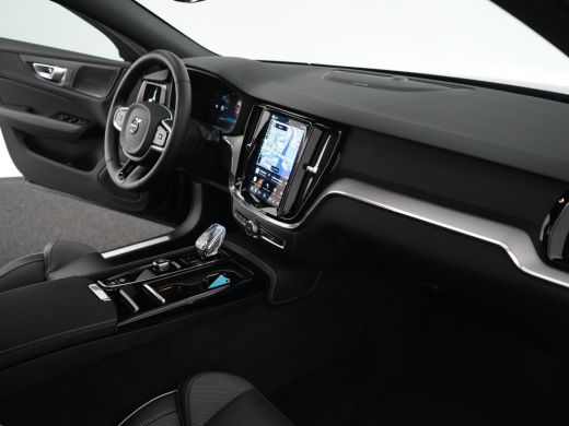 Volvo  V60 2.0 T6 Plug-in hybrid AWD Plus Dark | 360&deg; | Harman/Kardon | BLIS | Trekhaak | ActivLease financial lease