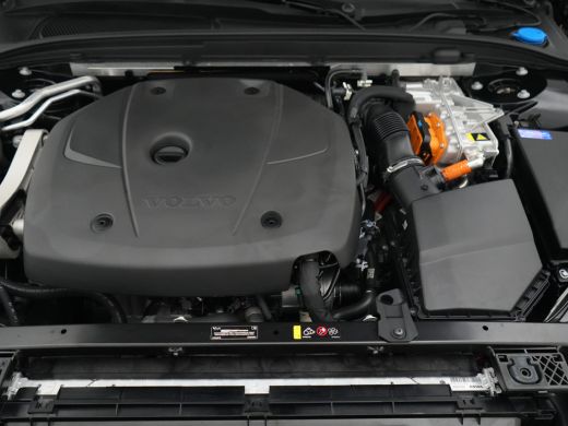 Volvo  V60 2.0 T6 Plug-in hybrid AWD Plus Dark | 360&deg; | Harman/Kardon | BLIS | Trekhaak | ActivLease financial lease
