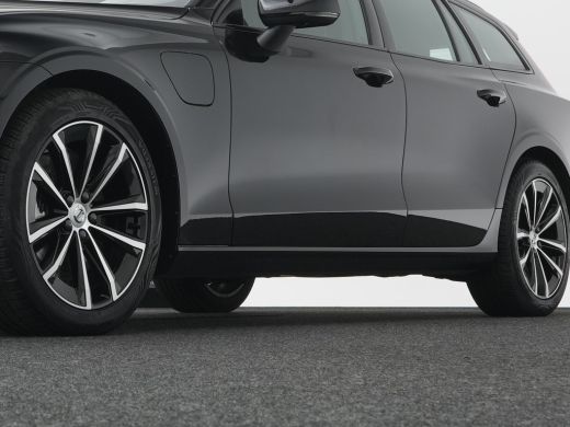 Volvo  V60 2.0 T6 Plug-in hybrid AWD Plus Dark | 360&deg; | Harman/Kardon | BLIS | Trekhaak | ActivLease financial lease