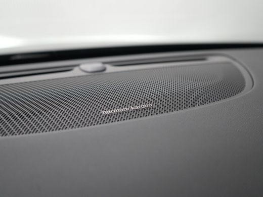 Volvo  V60 2.0 T6 Plug-in hybrid AWD Plus Dark | 360&deg; | Harman/Kardon | BLIS | Trekhaak | ActivLease financial lease