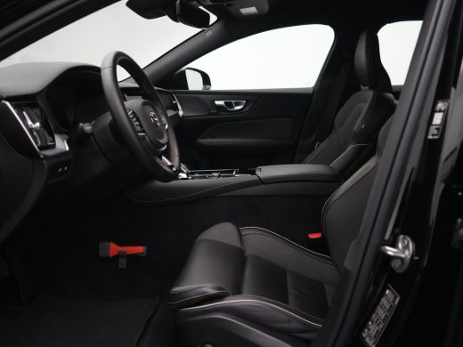 Volvo  V60 2.0 T6 Plug-in hybrid AWD Plus Dark | 360&deg; | Harman/Kardon | BLIS | Trekhaak | ActivLease financial lease