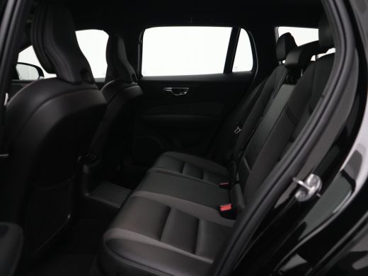 Volvo  V60 2.0 T6 Plug-in hybrid AWD Plus Dark | 360&deg; | Harman/Kardon | BLIS | Trekhaak | ActivLease financial lease