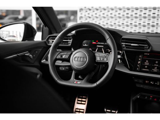 Audi A3 Limousine 30 TFSI S edition | Trekhaak | Carplay | Comfortpakket Plus | Achteruitrijcamera | ActivLease financial lease
