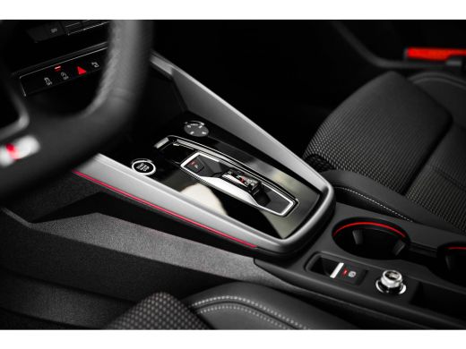Audi A3 Limousine 30 TFSI S edition | Trekhaak | Carplay | Comfortpakket Plus | Achteruitrijcamera | ActivLease financial lease