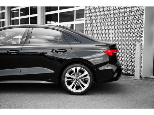 Audi A3 Limousine 30 TFSI S edition | Trekhaak | Carplay | Comfortpakket Plus | Achteruitrijcamera | ActivLease financial lease