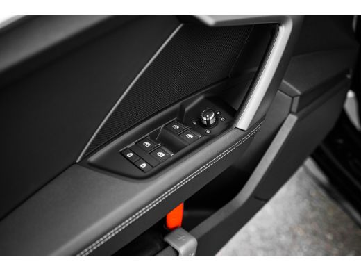 Audi A3 Limousine 30 TFSI S edition | Trekhaak | Carplay | Comfortpakket Plus | Achteruitrijcamera | ActivLease financial lease