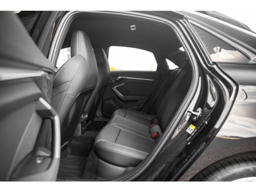 Audi A3 Limousine 30 TFSI S edition | Trekhaak | Carplay | Comfortpakket Plus | Achteruitrijcamera | ActivLease financial lease