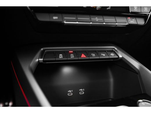 Audi A3 Limousine 30 TFSI S edition | Trekhaak | Carplay | Comfortpakket Plus | Achteruitrijcamera | ActivLease financial lease