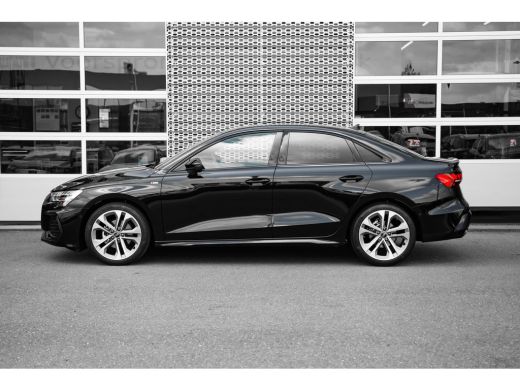 Audi A3 Limousine 30 TFSI S edition | Trekhaak | Carplay | Comfortpakket Plus | Achteruitrijcamera | ActivLease financial lease