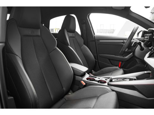 Audi A3 Limousine 30 TFSI S edition | Trekhaak | Carplay | Comfortpakket Plus | Achteruitrijcamera | ActivLease financial lease