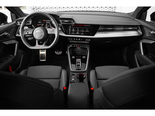 Audi A3 Limousine 30 TFSI S edition | Trekhaak | Carplay | Comfortpakket Plus | Achteruitrijcamera | ActivLease financial lease