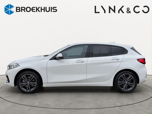 BMW 1 Serie Business Edition Plus | Sportstuur | Sportstoelen | Parkeersensoren voor en achter | Achteruitrij... ActivLease financial lease
