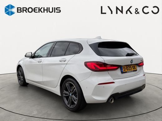 BMW 1 Serie Business Edition Plus | Sportstuur | Sportstoelen | Parkeersensoren voor en achter | Achteruitrij... ActivLease financial lease