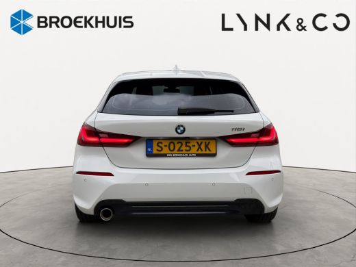 BMW 1 Serie Business Edition Plus | Sportstuur | Sportstoelen | Parkeersensoren voor en achter | Achteruitrij... ActivLease financial lease