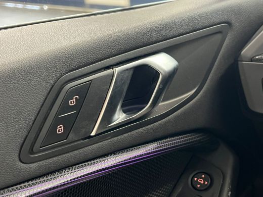 BMW 1 Serie Business Edition Plus | Sportstuur | Sportstoelen | Parkeersensoren voor en achter | Achteruitrij... ActivLease financial lease