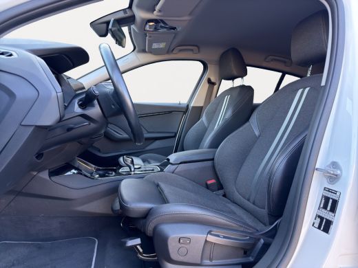 BMW 1 Serie Business Edition Plus | Sportstuur | Sportstoelen | Parkeersensoren voor en achter | Achteruitrij... ActivLease financial lease