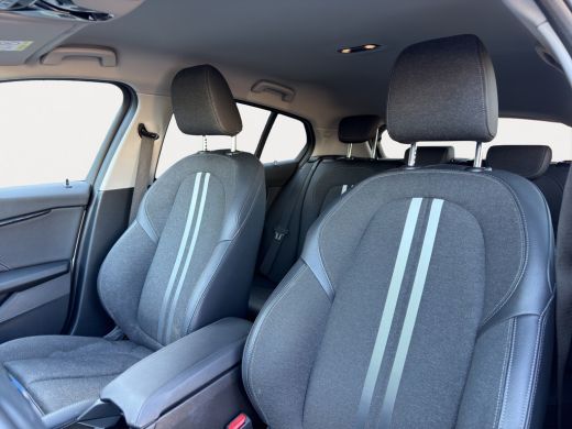 BMW 1 Serie Business Edition Plus | Sportstuur | Sportstoelen | Parkeersensoren voor en achter | Achteruitrij... ActivLease financial lease
