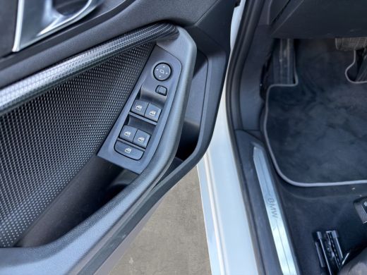 BMW 1 Serie Business Edition Plus | Sportstuur | Sportstoelen | Parkeersensoren voor en achter | Achteruitrij... ActivLease financial lease