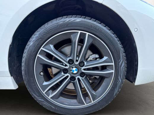 BMW 1 Serie Business Edition Plus | Sportstuur | Sportstoelen | Parkeersensoren voor en achter | Achteruitrij... ActivLease financial lease