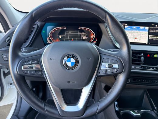 BMW 1 Serie Business Edition Plus | Sportstuur | Sportstoelen | Parkeersensoren voor en achter | Achteruitrij... ActivLease financial lease