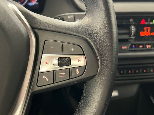 BMW 1 Serie Business Edition Plus | Sportstuur | Sportstoelen | Parkeersensoren voor en achter | Achteruitrij... ActivLease financial lease
