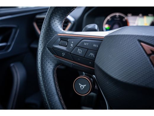 CUPRA Leon Sportstourer 1.4 VZ e-Hybrid 245PK | Achteruitrijcamera | Full-LED koplampen | Lichtmetalen velgen 19" ActivLease financial lease