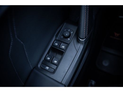 CUPRA Leon Sportstourer 1.4 VZ e-Hybrid 245PK | Achteruitrijcamera | Full-LED koplampen | Lichtmetalen velgen 19" ActivLease financial lease