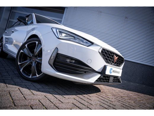 CUPRA Leon Sportstourer 1.4 VZ e-Hybrid 245PK | Achteruitrijcamera | Full-LED koplampen | Lichtmetalen velgen 19" ActivLease financial lease