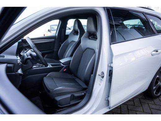 CUPRA Leon Sportstourer 1.4 VZ e-Hybrid 245PK | Achteruitrijcamera | Full-LED koplampen | Lichtmetalen velgen 19" ActivLease financial lease