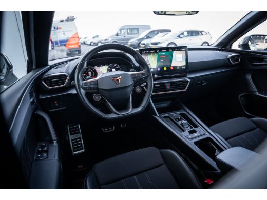 CUPRA Leon Sportstourer 1.4 VZ e-Hybrid 245PK | Achteruitrijcamera | Full-LED koplampen | Lichtmetalen velgen 19" ActivLease financial lease