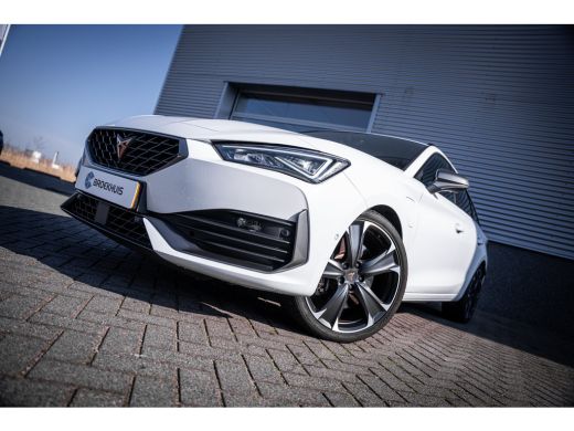 CUPRA Leon Sportstourer 1.4 VZ e-Hybrid 245PK | Achteruitrijcamera | Full-LED koplampen | Lichtmetalen velgen 19" ActivLease financial lease