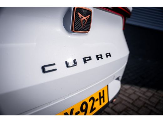 CUPRA Leon Sportstourer 1.4 VZ e-Hybrid 245PK | Achteruitrijcamera | Full-LED koplampen | Lichtmetalen velgen 19" ActivLease financial lease