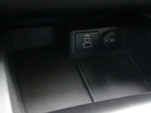 Ford Focus 1.0 EcoBoost Hybrid 125PK Titanium | ADAPTIVE CRUISE | DODEHOEKDETECTIE | CAMERA | PRIVACY GLAS | ActivLease financial lease