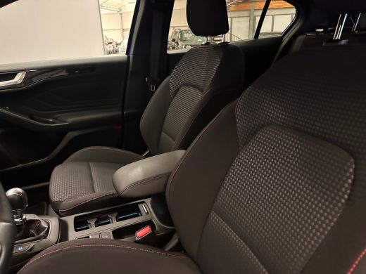 Ford Focus 1.0 EcoBoost Hybrid ST Line X Business Camera | Dode hoek | Lichtmetaal Getint glas | Navigatie |... ActivLease financial lease