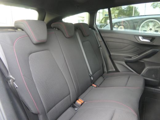 Ford Focus 1.0 EcoBoost ST Line | Winterpack | 18 Inch | LED | Privacy Glass | Navigatie | Keyless | CarPlay... ActivLease financial lease