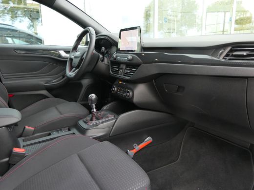 Ford Focus 1.0 EcoBoost ST Line | Winterpack | 18 Inch | LED | Privacy Glass | Navigatie | Keyless | CarPlay... ActivLease financial lease
