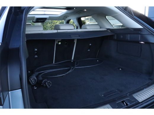 Land Rover Range Rover Velar 2.0 P400e | NL-AUTO | Schuif/kantel dak | Keyless | Camera | Cruise Control | Stoelverwarming | M... ActivLease financial lease