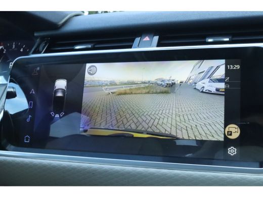 Land Rover Range Rover Velar 2.0 P400e | NL-AUTO | Schuif/kantel dak | Keyless | Camera | Cruise Control | Stoelverwarming | M... ActivLease financial lease