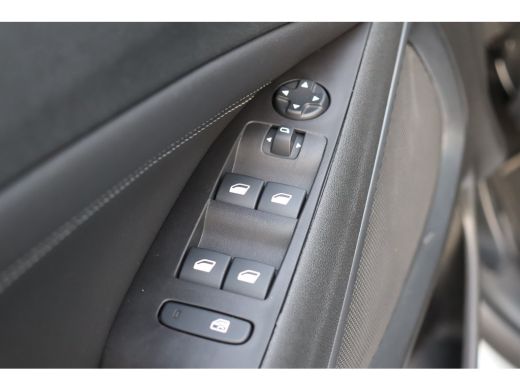 Opel Crossland 1.2 TURBO 110PK ELEGANCE LEVEL 4 / NAVI / LEDER / CLIMA / AGR / 16" LMV / CAMERA / FULL-LED / 1E ... ActivLease financial lease