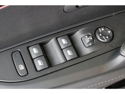 Peugeot 208 1.2 Hybrid 100 e-DCS6 GT | Navi | Alcantara | El. verst. + Stoelverw. + Massage | Ad. Cruise | Cl... ActivLease financial lease