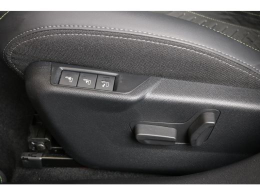 Peugeot 208 1.2 Hybrid 100 e-DCS6 GT | Navi | Alcantara | El. verst. + Stoelverw. + Massage | Ad. Cruise | Cl... ActivLease financial lease