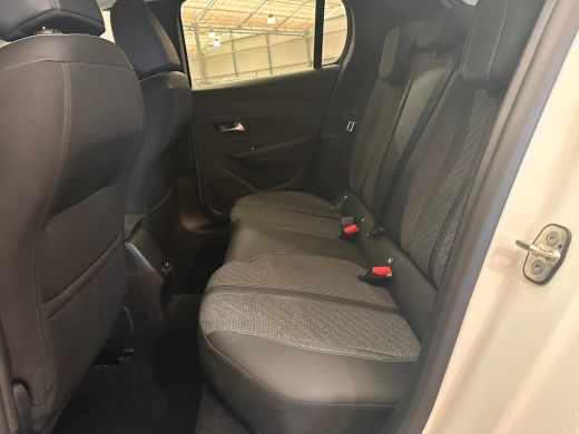 Peugeot 208 1.2 Hybrid 110 e-DCS6 Allure Camera | Navigatie | Carplay | Leder/Stof | Digitaal Dashboard | 16"... ActivLease financial lease