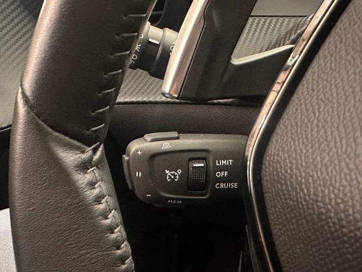 Peugeot 208 1.2 Hybrid 110 e-DCS6 Allure Camera | Navigatie | Carplay | Leder/Stof | Digitaal Dashboard | 16"... ActivLease financial lease