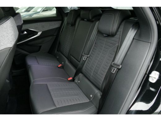 Peugeot 3008 1.2 HYBRID 136PK GT AUTOMAAT / NAVI / LED / CLIMA / PDC / 19"LMV / 360 CAMERA / KEYLESS / ADAPT. ... ActivLease financial lease