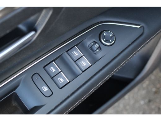 Peugeot 3008 1.6 HYbrid 225 GT | Adap. Cruise C. | KeyLess | Camera | Elek. Achterklep | Drive Assist | Navi |... ActivLease financial lease