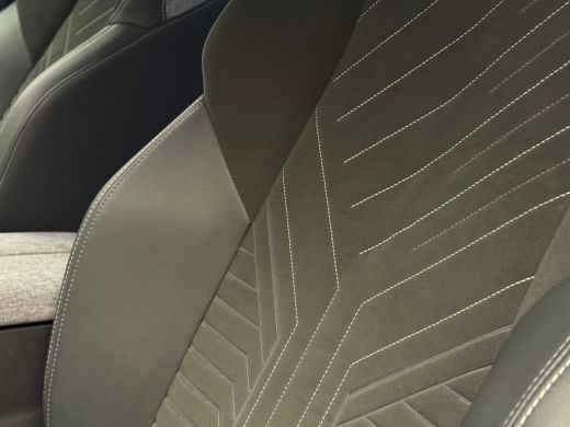 Peugeot 5008 1.2 Hybrid 136 GT Camera | Adaptieve Cruise | Stoel & Stuurverwarming | Climate | 19" Lichtmetaal... ActivLease financial lease