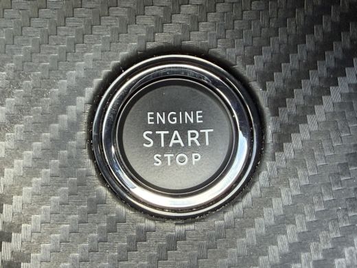 Peugeot e-2008 EV Allure 50 kWh (Keyless Entry - LED - Parkeersensoren V+A - Navigatie - Automatische Airco - 3D... ActivLease financial lease