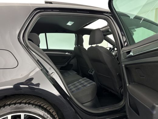 Volkswagen Golf 1.4 TSI PHEV GTE (Plug-in) (INCL-BTW) Aut. *PANO | ADAPTIVE-CRUISE | FULL-LED | DIGI-COCKPIT | BL... ActivLease financial lease