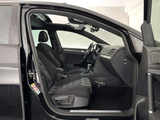 Volkswagen Golf 1.4 TSI PHEV GTE (Plug-in) (INCL-BTW) Aut. *PANO | ADAPTIVE-CRUISE | FULL-LED | DIGI-COCKPIT | BL... ActivLease financial lease