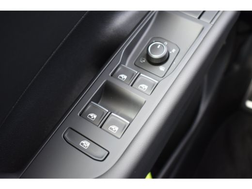 Volkswagen T-Roc R-Line First Edition | CAMERA | STOEL.VERW | IQ.LIGHTS | LED | APP.CONNECT | 3-ZONE CLIMA | BLACK... ActivLease financial lease